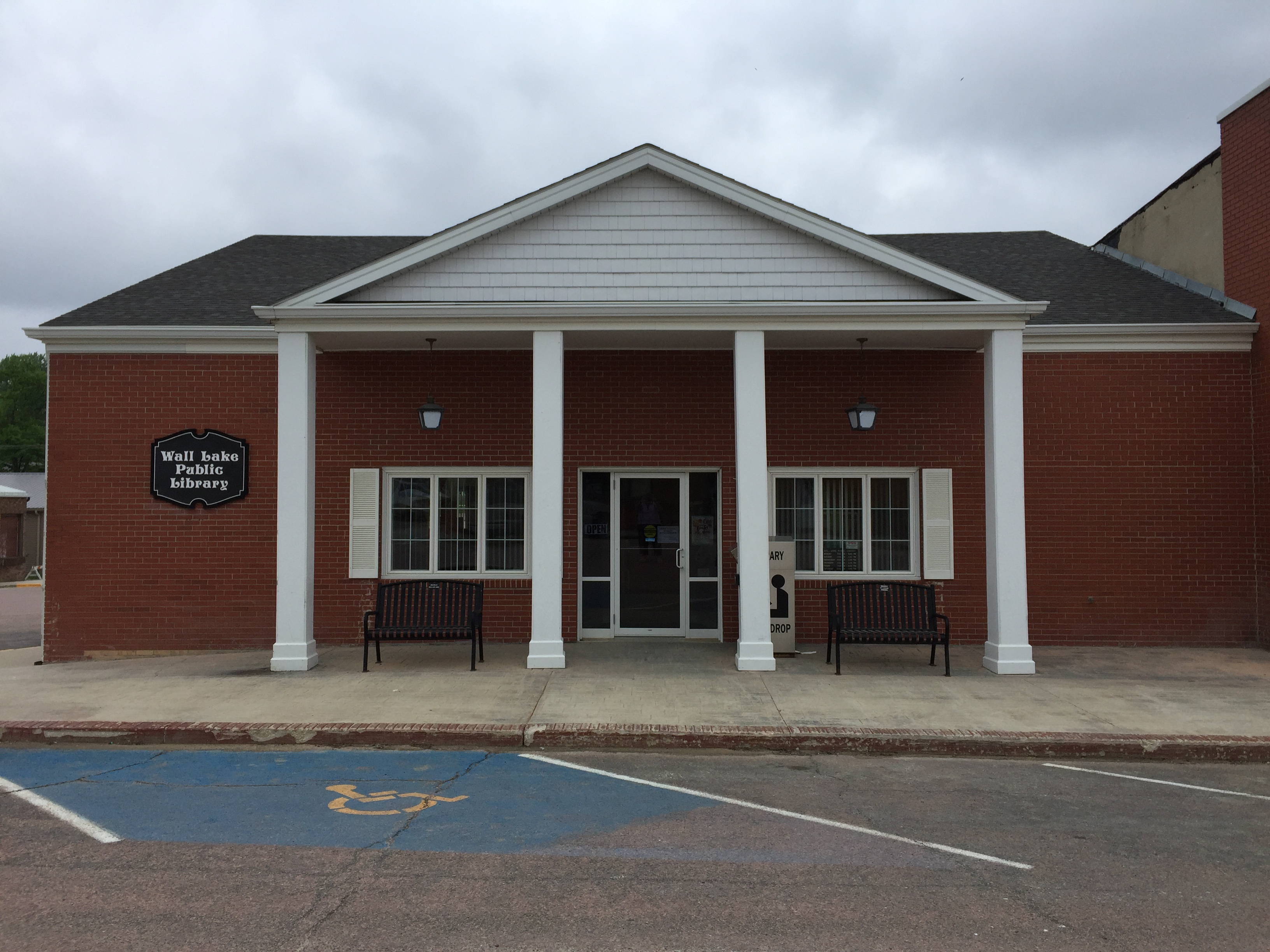 Welcome to the Wall Lake Public Library!